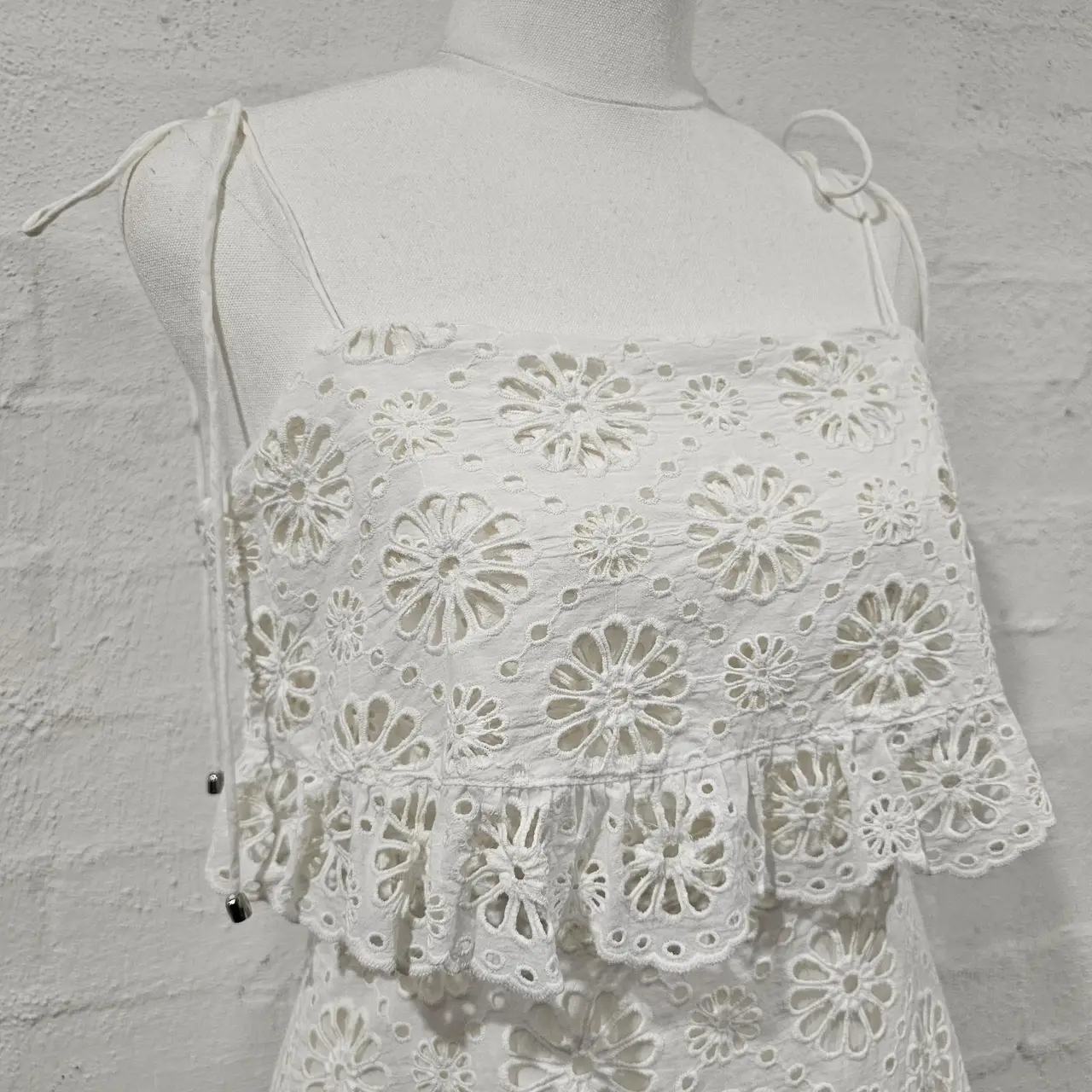 Zimmermann eyelet ruffle tiered midi dress size 1 bridal shower kitchen tea – photo 3
