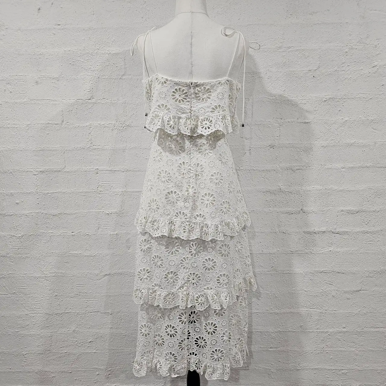 Zimmermann eyelet ruffle tiered midi dress size 1 bridal shower kitchen tea – photo 4