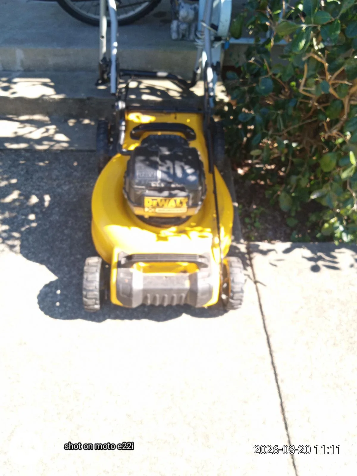 DeWalt lawnmower+ catcher (body only) — photo 6