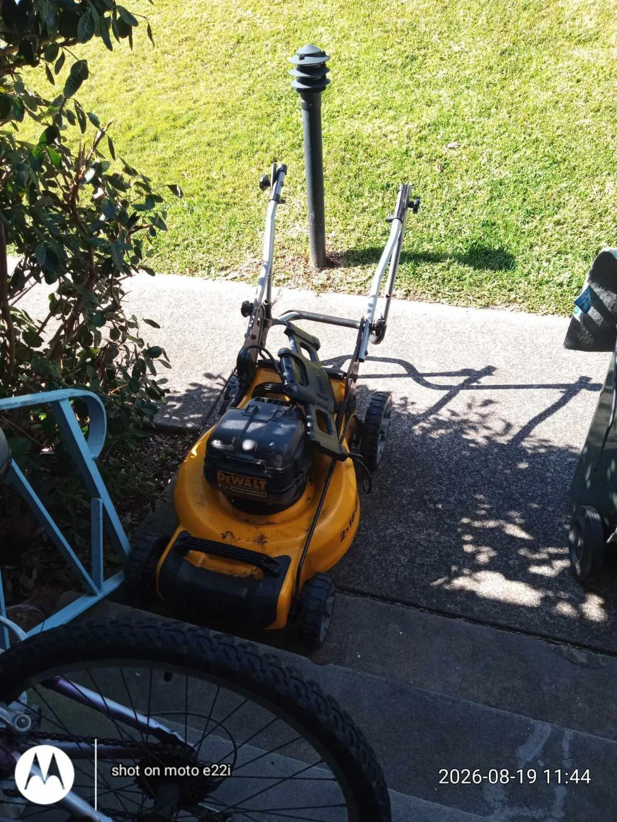 DeWalt lawnmower+ catcher (body only) — photo 3
