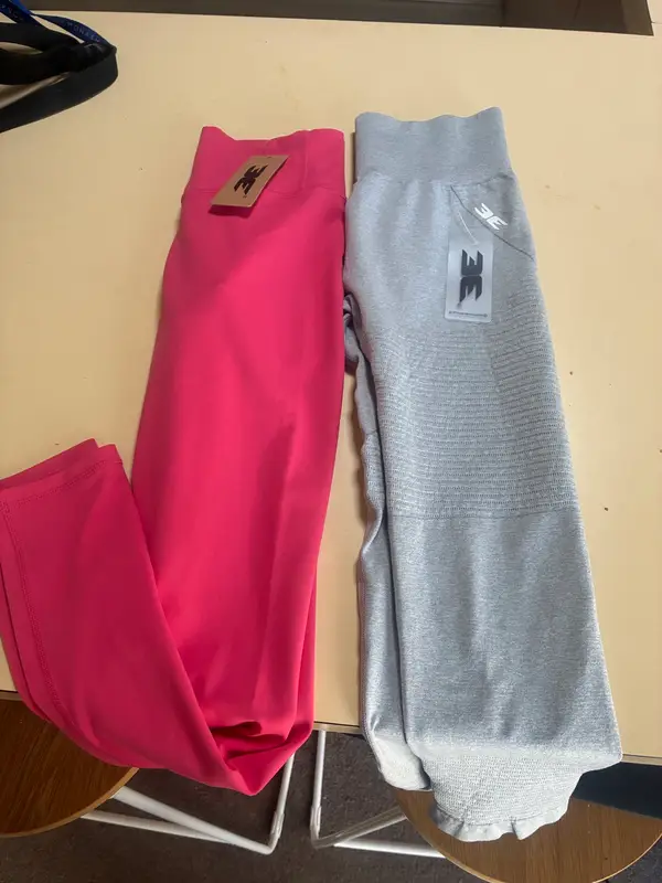 Elite 11 leggings  x 2