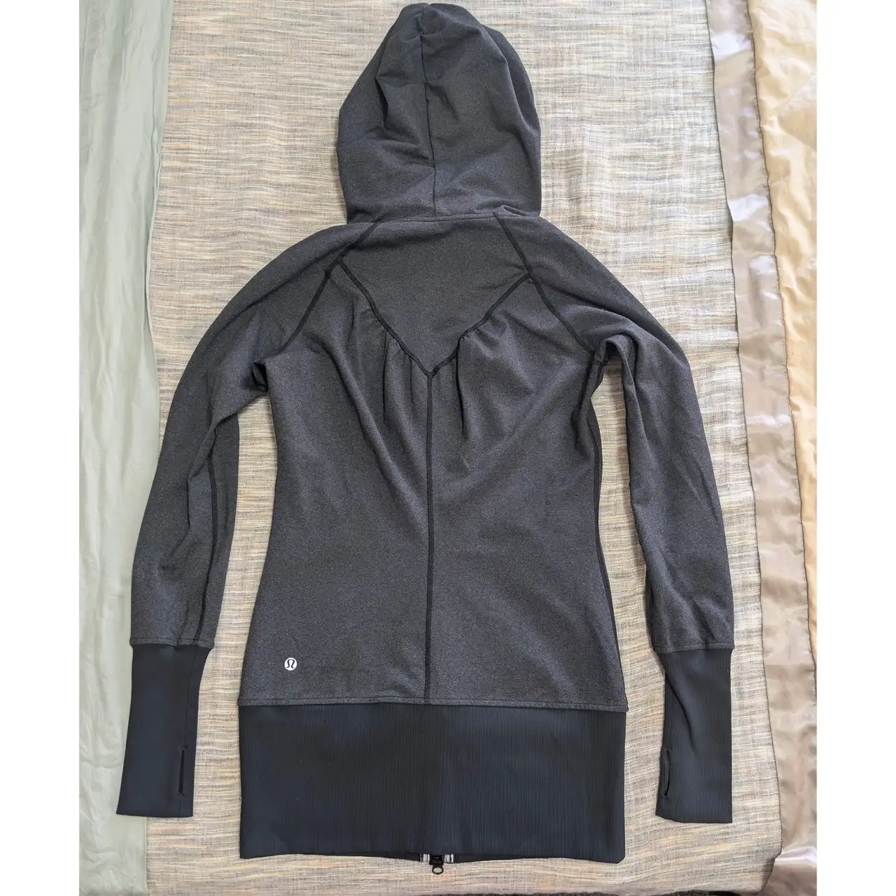 Lululemon grey extra-long, stretchy hoodie size 8 – photo 2