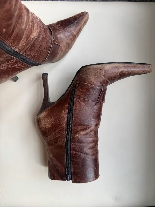 Vintage Y2K pointed-toe boots