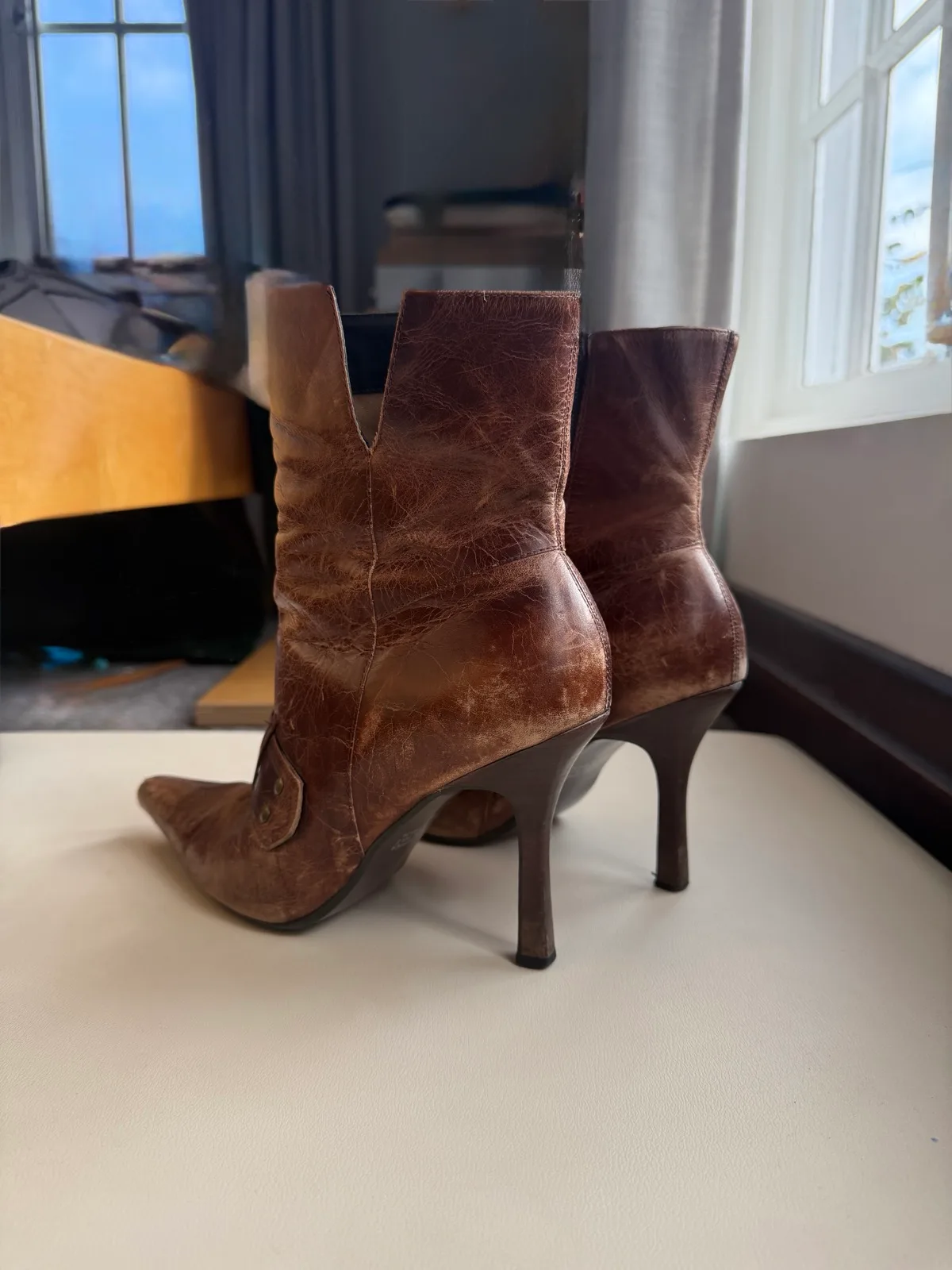 Vintage Y2K pointed-toe boots — photo 3
