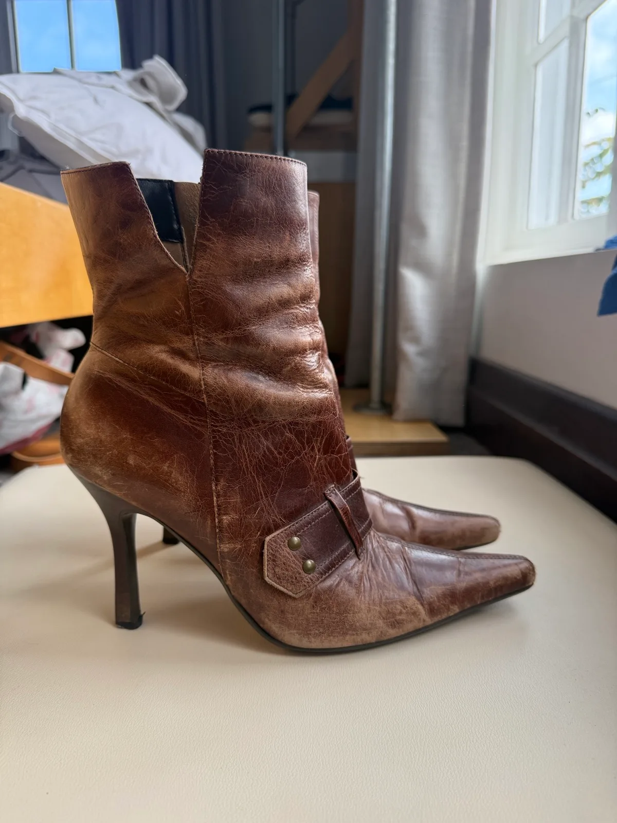 Vintage Y2K pointed-toe boots — photo 4