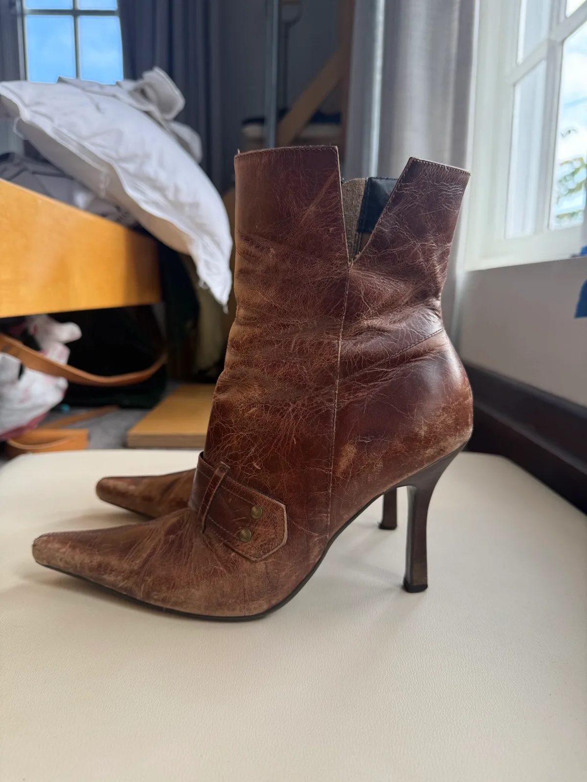 Vintage Y2K pointed-toe boots — photo 2