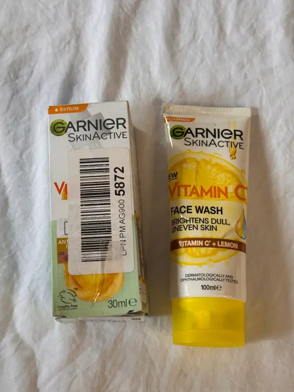 Garnier Vitamin C Brightening Serum 30ml & Face Wash 100ml Bundle BNWT