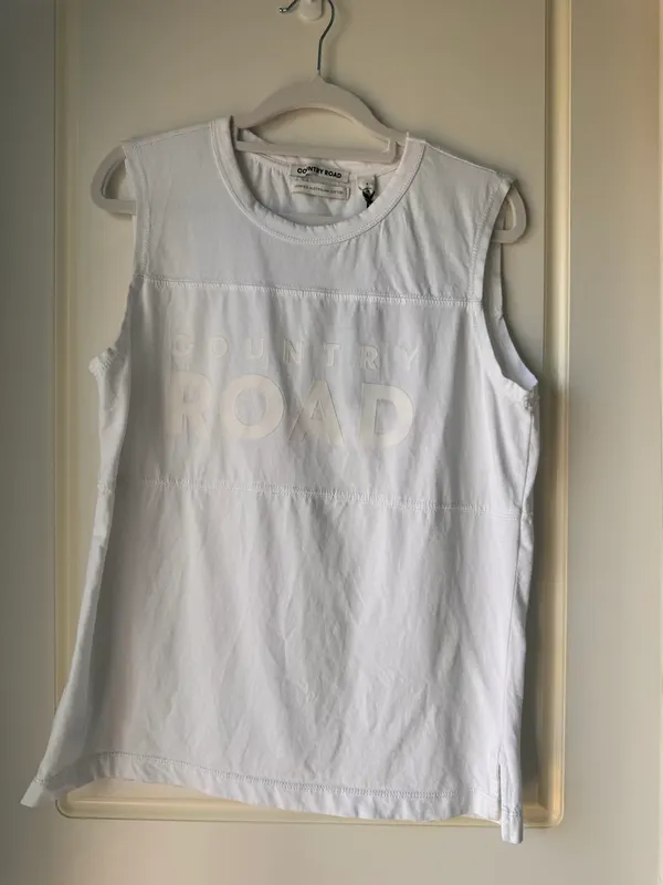 Country Road modern logo tank antique white size S BNWT