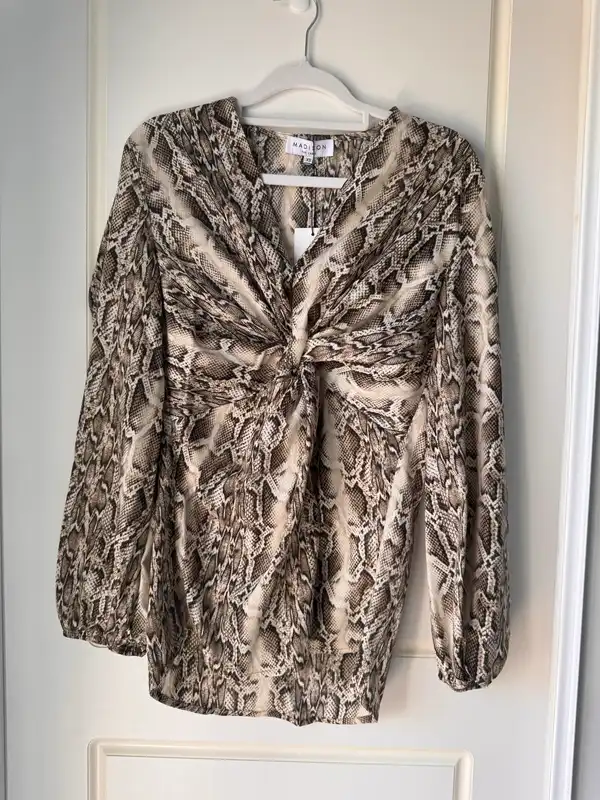 Madison The Label snake print twist front blouse XS BNWT