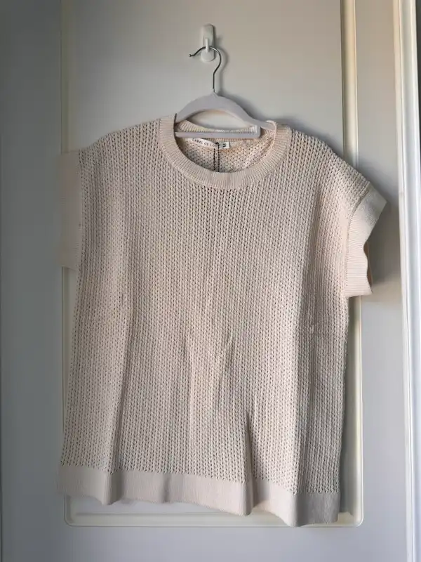 Label of Love Cream Open Knit Short Sleeve Top Size M BNWT