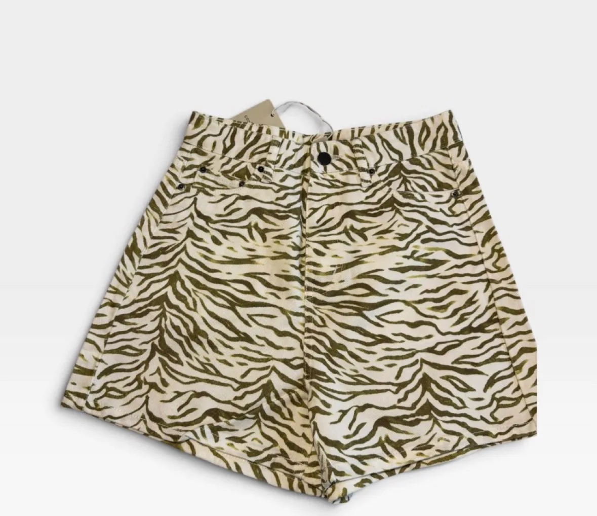 BNWT Cools Club Jean Shorts in the Herb Zebra print - Size 6 – photo 2