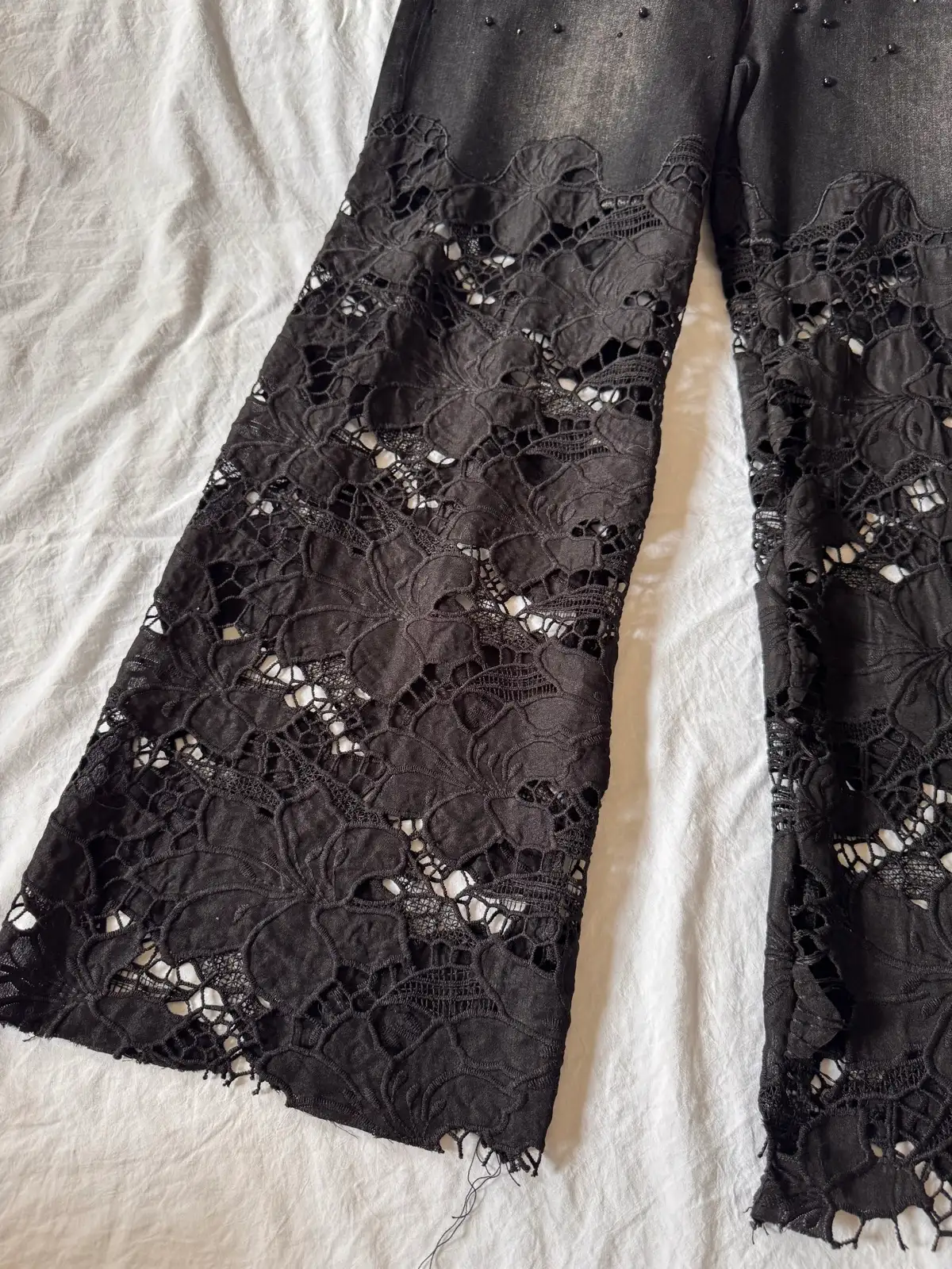 Black Floral Lace Wide Leg Flare Jeans Beaded Detail XL BNWOT – photo 2