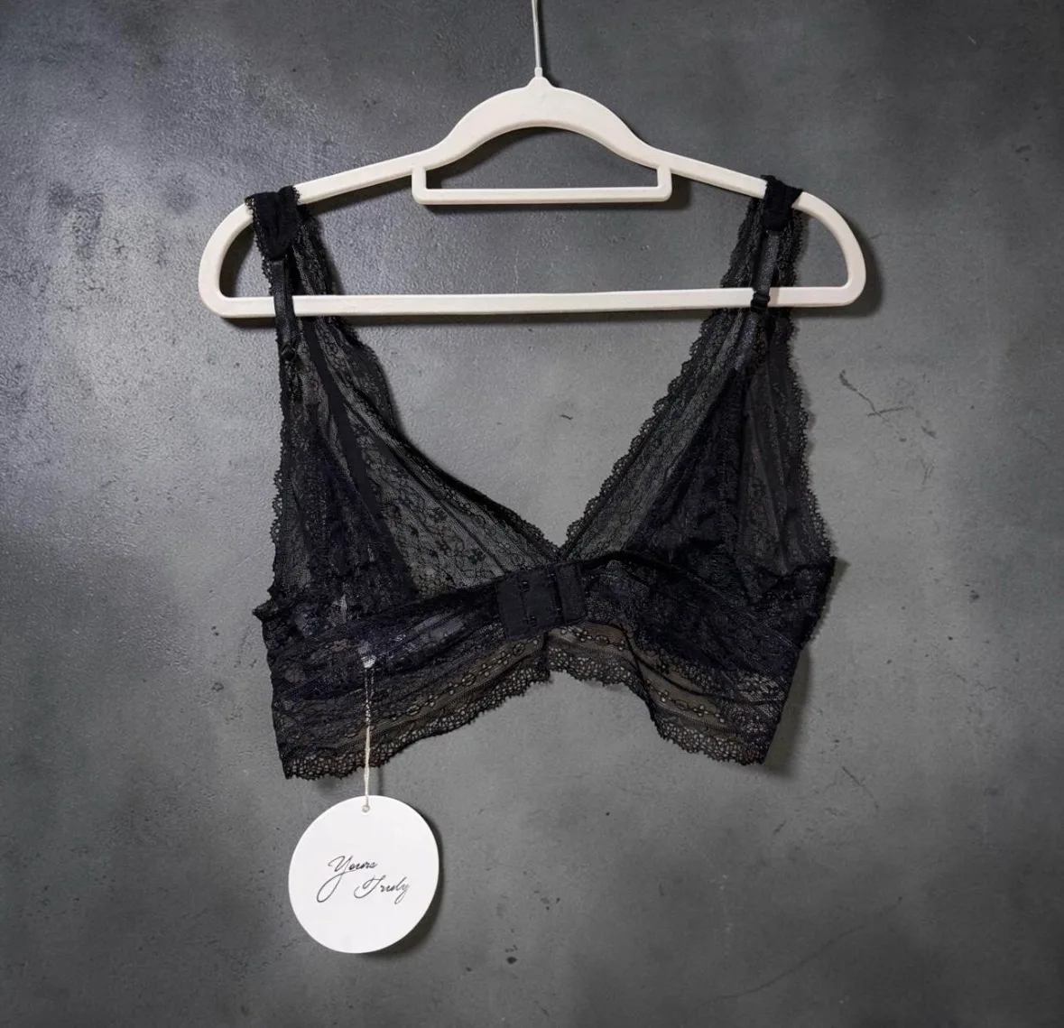 Yours Truly Black Floral Lace Bralette – Size M | BNWT – photo 3