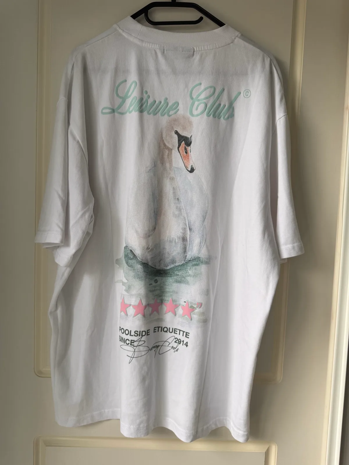 Barney Cools Swan Tee – White – Size M – BNWOT – photo 4