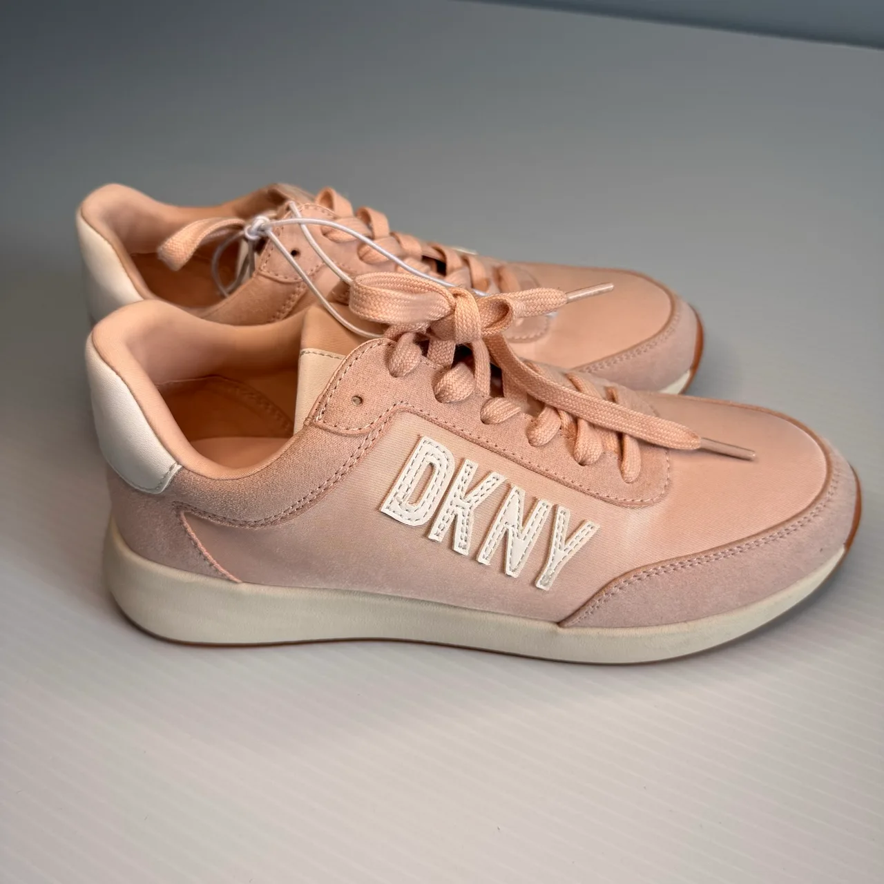 DKNY Onika Pink Sneakers – Size US 8 / EU 38.5 – BNWOT – photo 2