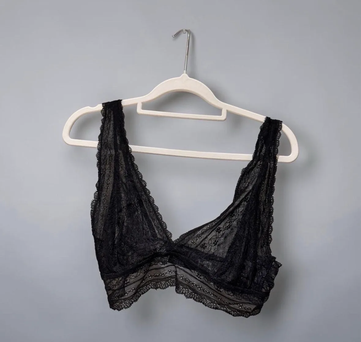 Yours Truly Black Floral Lace Bralette – Size M | BNWT – photo 2