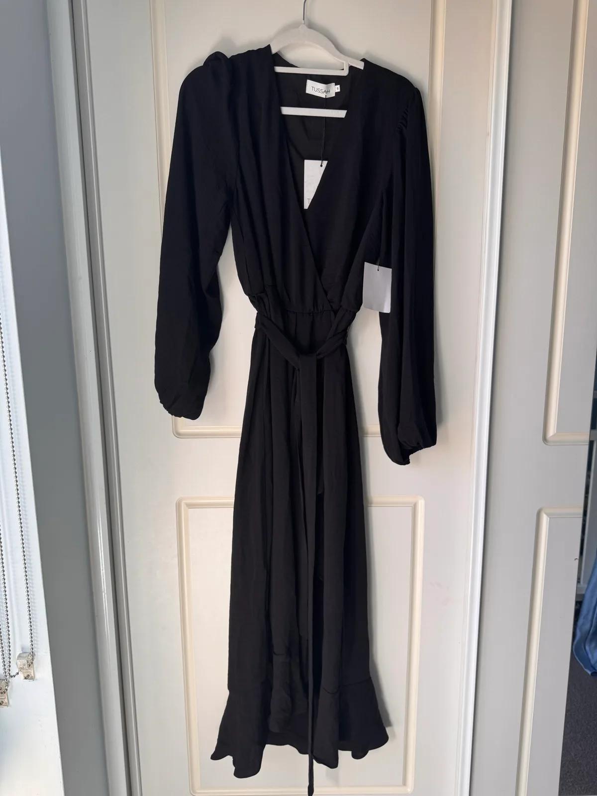 Tussah Darina black wrap midi dress size 8 BNWT – photo 3