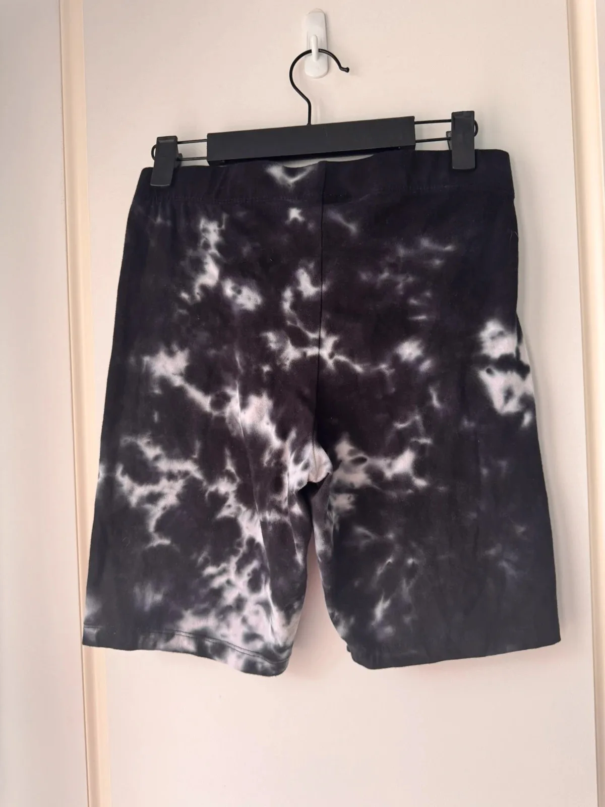 Elite Action Sports Black & White Tie Dye Bike Shorts Size 8 – photo 3