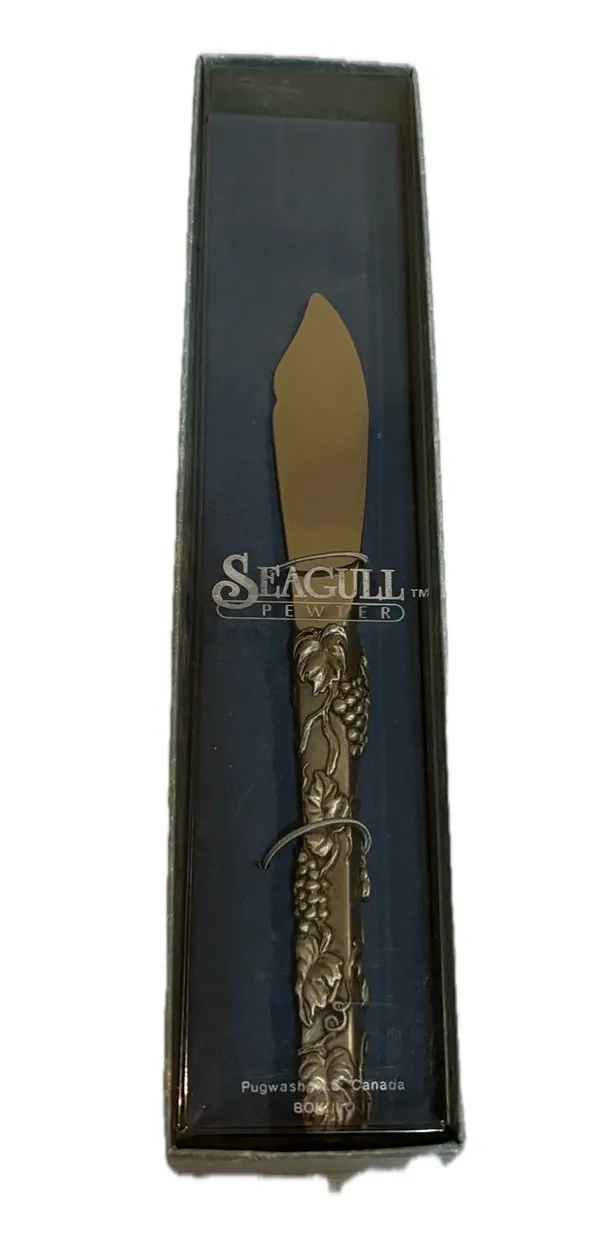 Brand New in Box (NIB) Seagull Pewter Grape Design Cheese Knife / Spreader.