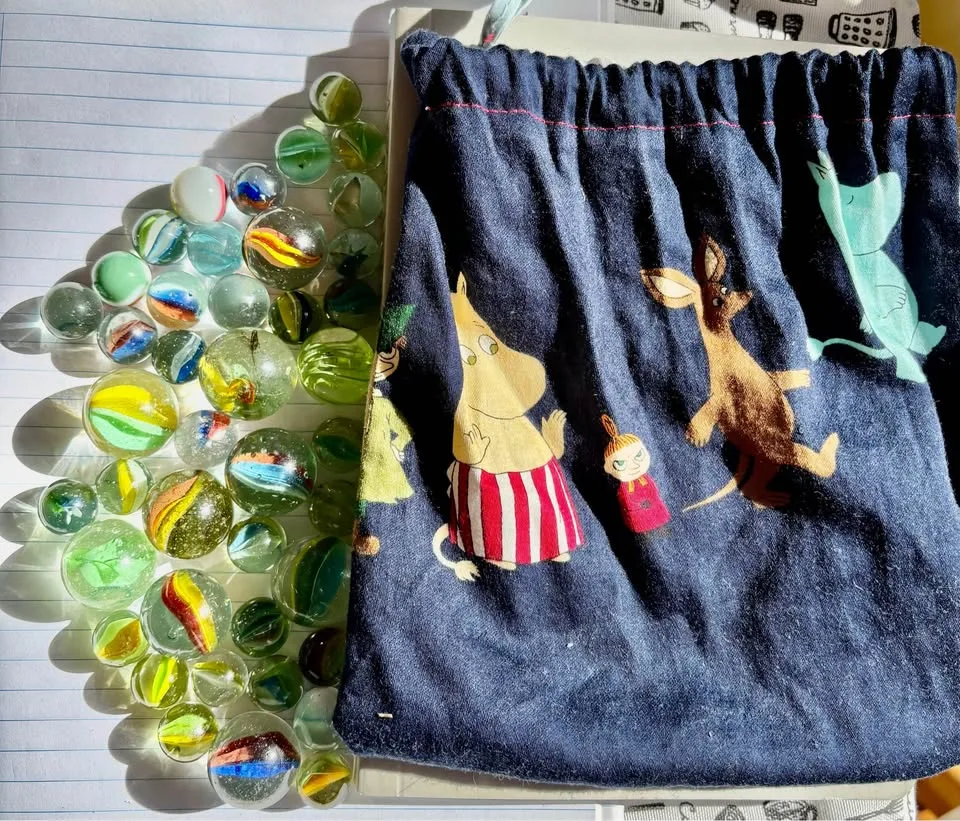 43 x Vintage 1970s Marbles with original Moomintroll bag — photo 3