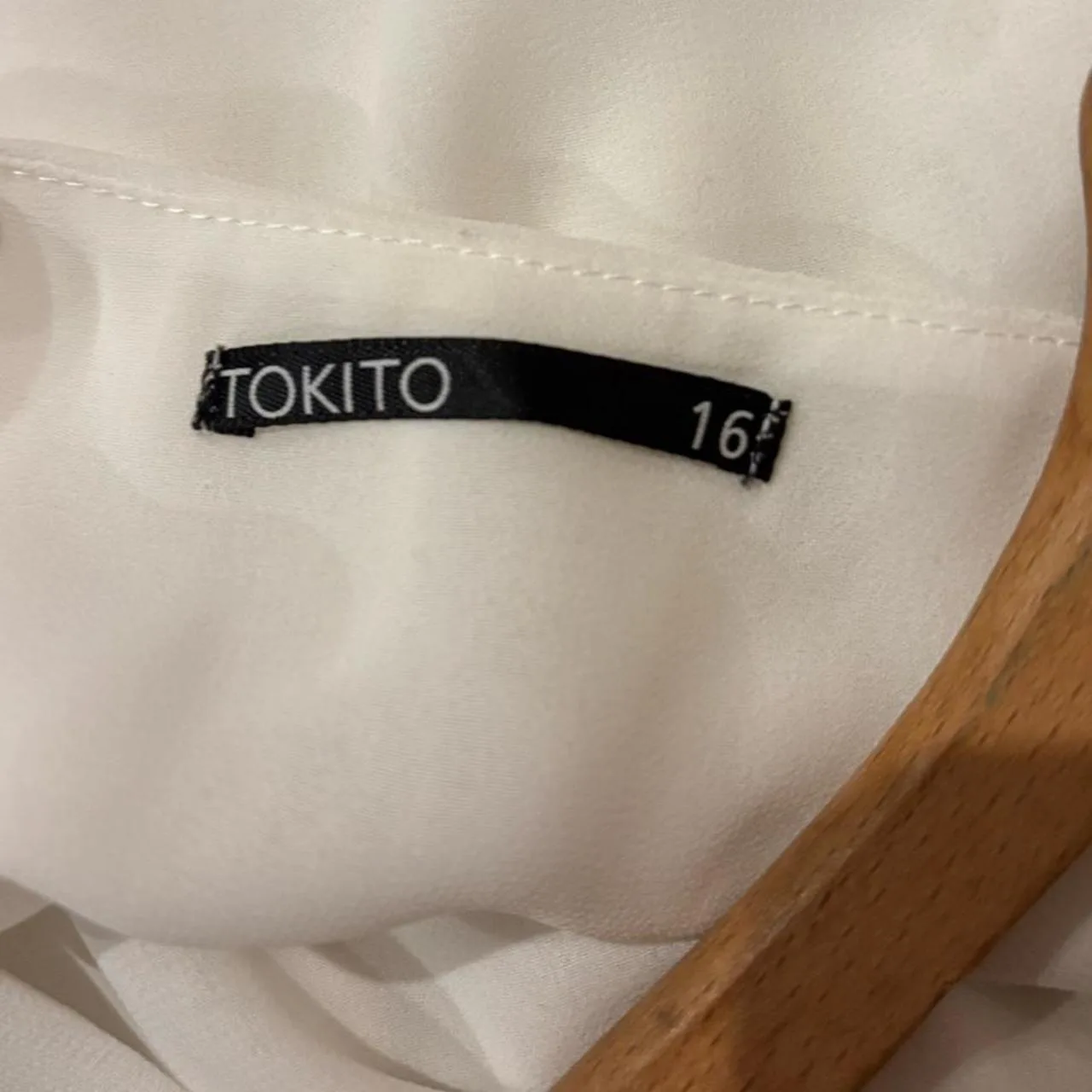 Tokito Women's White and Cream Blouse Size 16 • Excellent condition — photo 3
