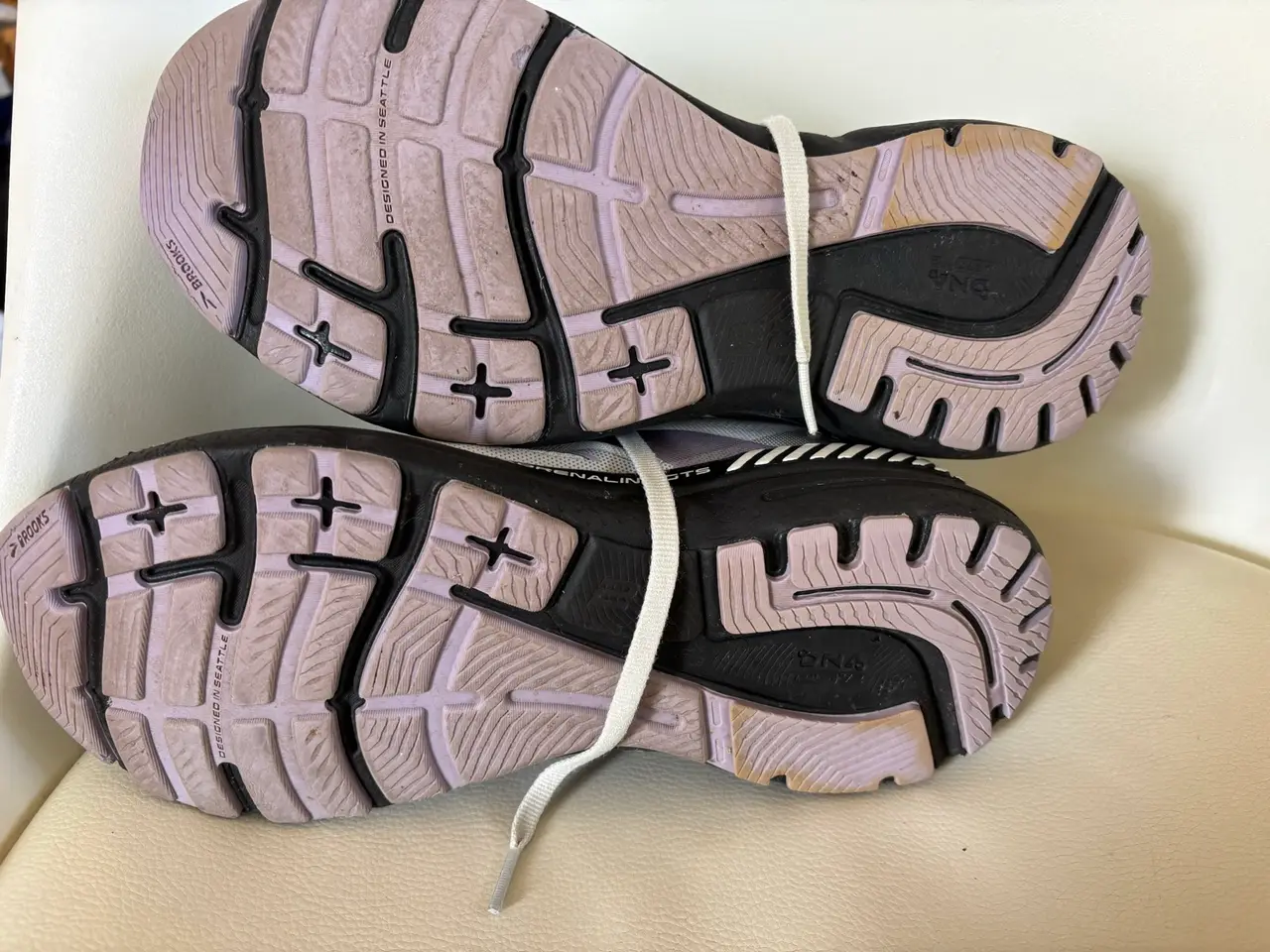 Brooks Adrenaline GTS 23 Womens Running Shoes size 42.5 EU D width – photo 3