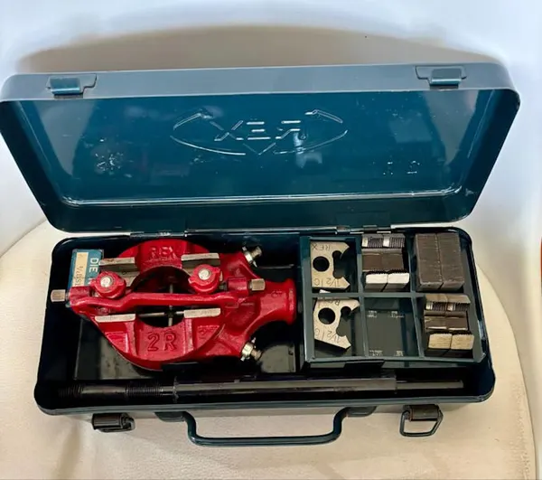 Rex 2R manual ratchet pipe threader plumbers threading tool