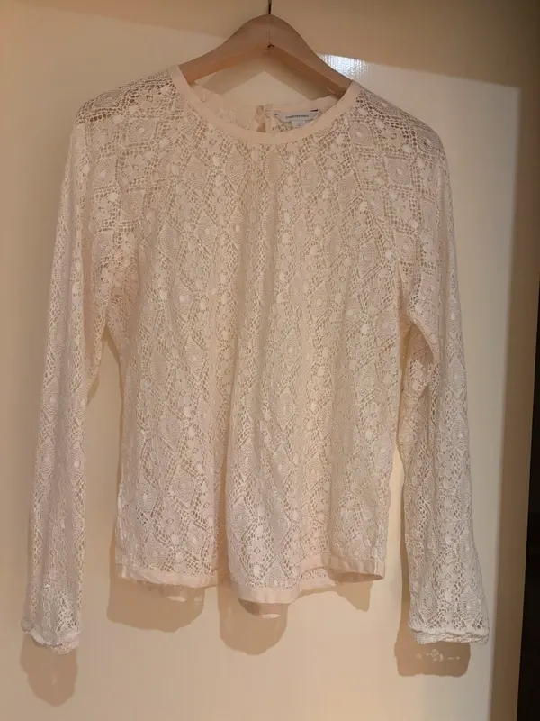 Country Road women’s lace cream long sleeve going out top size small size 10