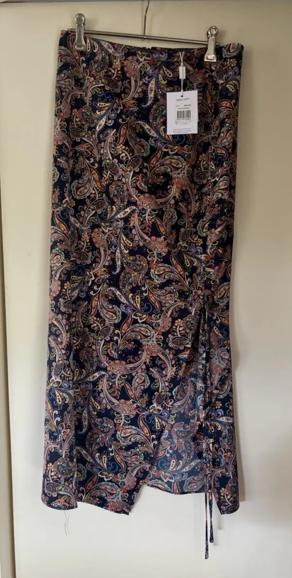Wayne Cooper brand new with tags size 8 paisley skirt adjustable side split