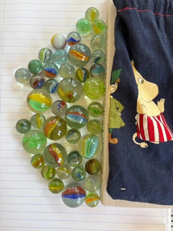 43 x Vintage 1970s Marbles with original Moomintroll bag