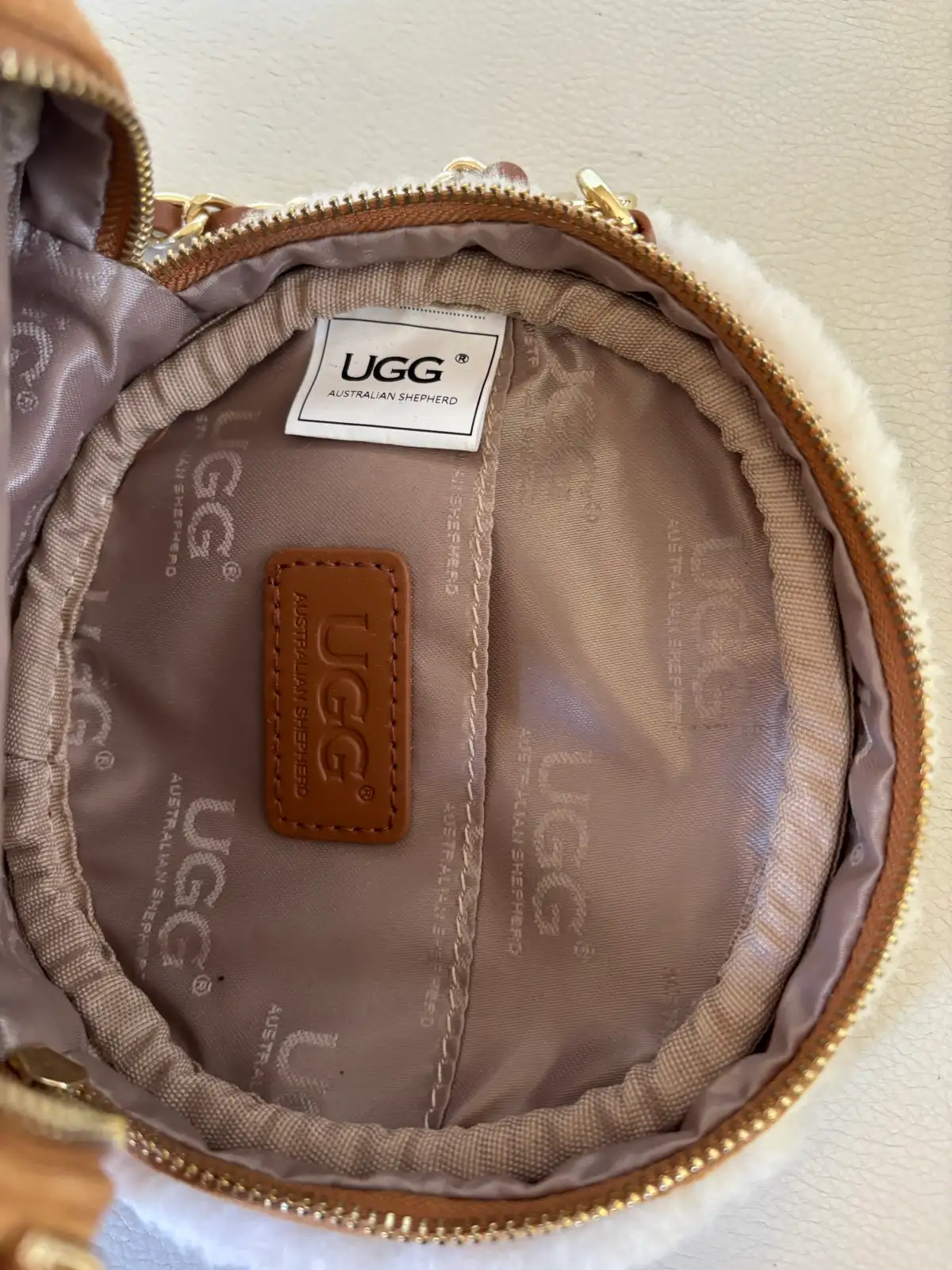 Australian Shepherd UGG® Women Fluffy Wool Over Shoulder Ovelle Bag – photo 3