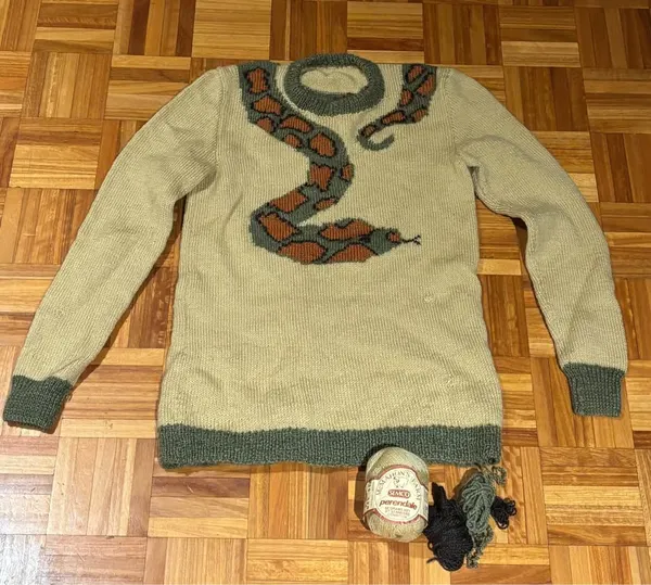 Vintage 1983 Size 10 - 12 pure wool python snake picture hand knit original