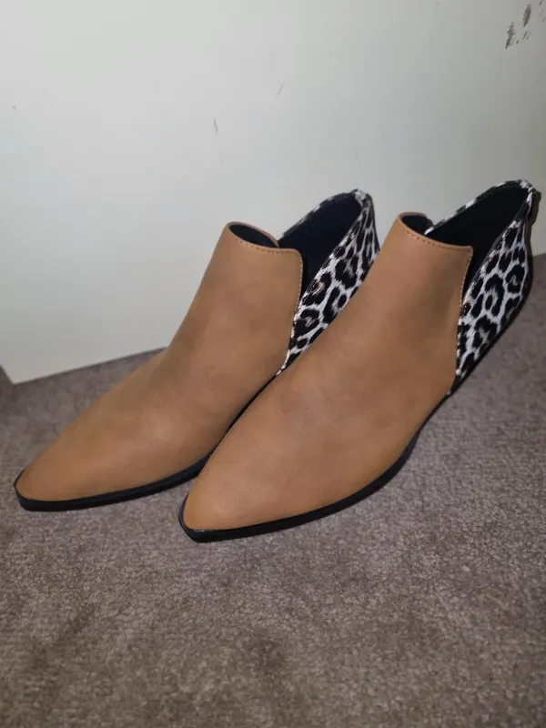 Ankle boots tan with print