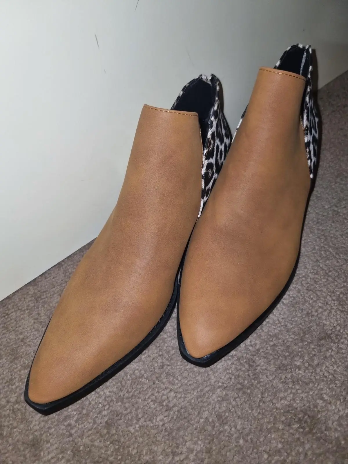 Ankle boots tan with print – photo 2