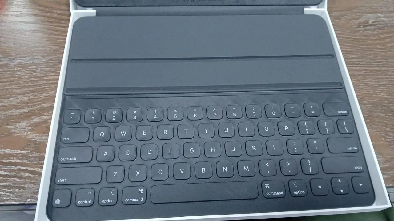 Apple iPad Pro 12.9" Smart Keyboard Folio MXNL2LL/A - Black – photo 3