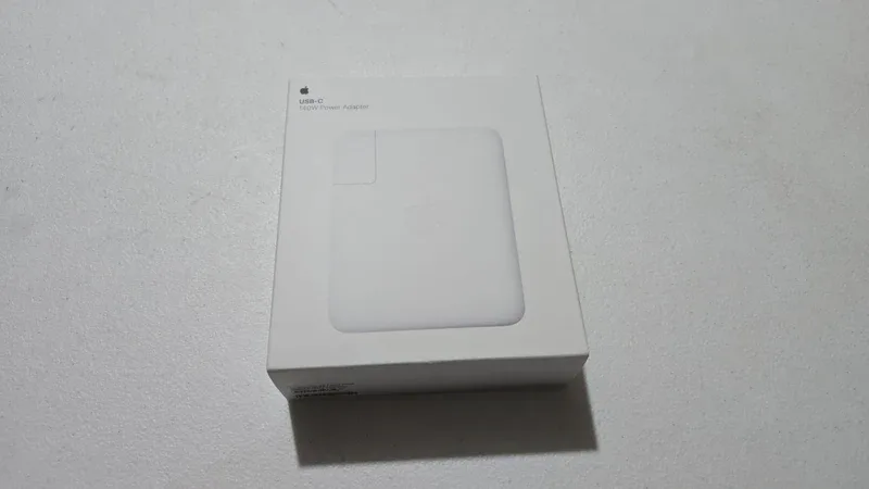 Apple USB-C 140W Power Adapter (MLYU3X/A) - White – photo 3