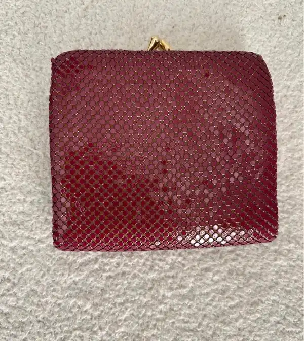authentic vintage "Mesh by Goldcrest" tri-fold wallet/purse