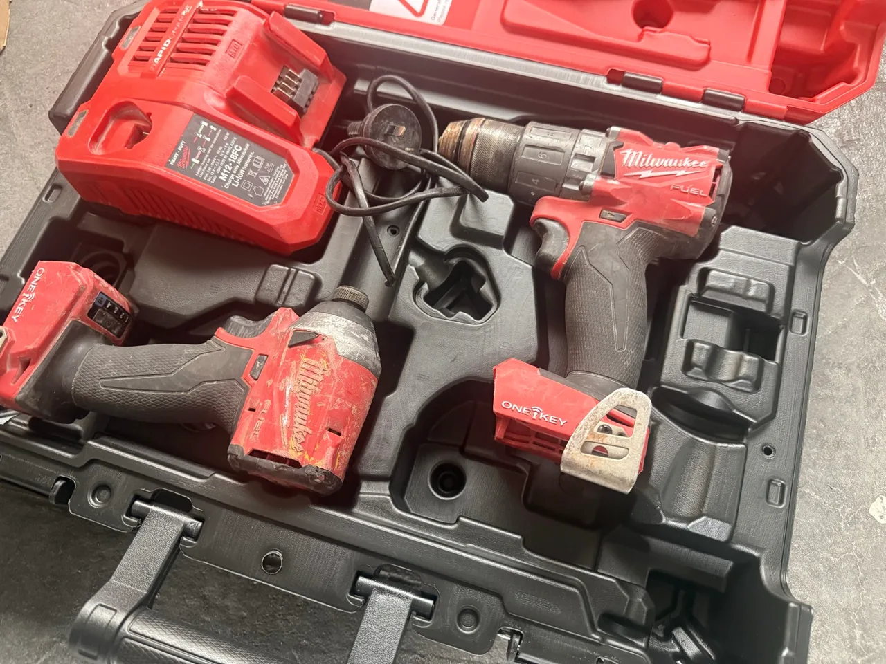 Milwaukee 18V 2pc Drill Set — photo 4
