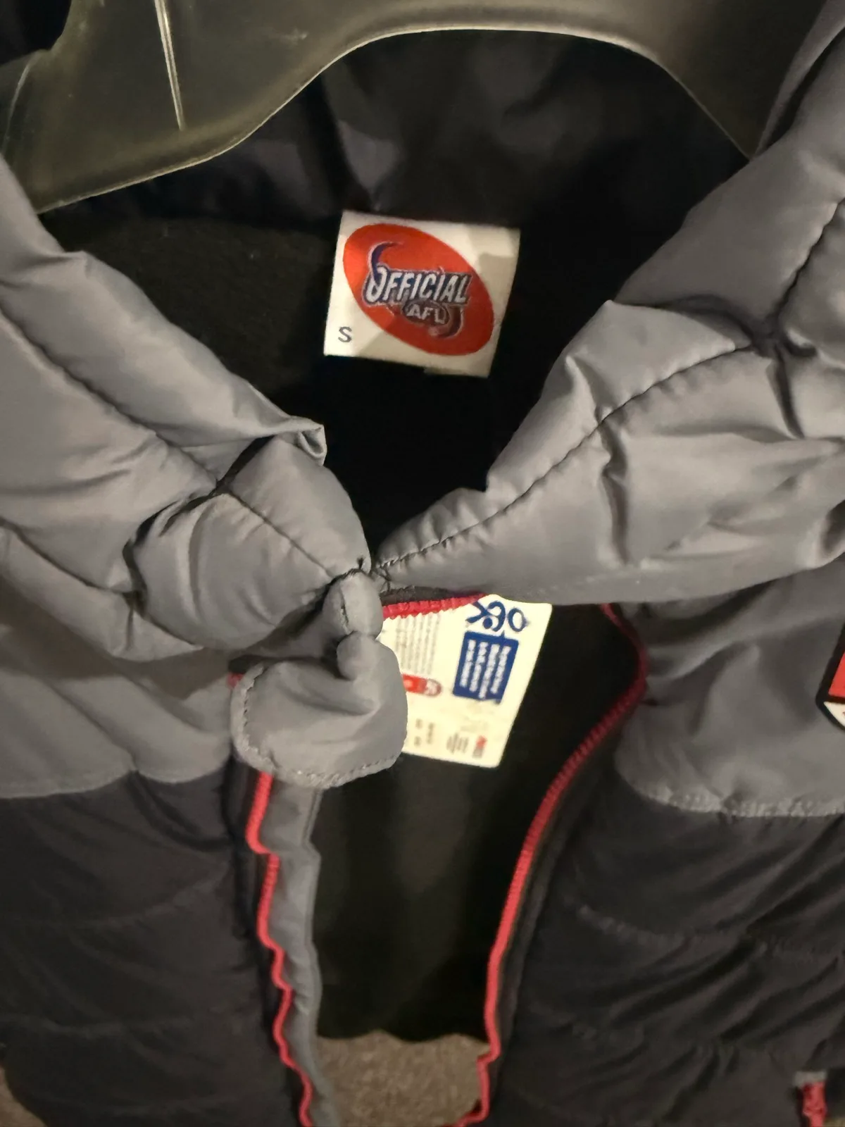 Essendon Bombers AFL Men's Two-Tone Puffer Vest - SMALL - BNWT — photo 5