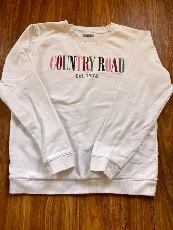 Lady country road jumper size xs or teenager 16 years