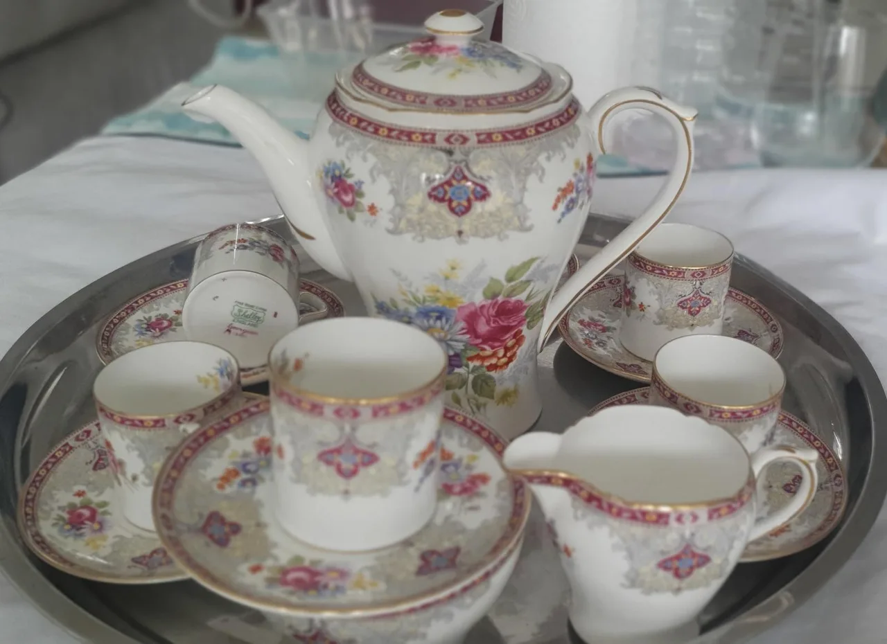Vintage Shelley "Georgian Red" Fine Bone China Tea Set – 15 Pieces – Mint Condit — photo 8