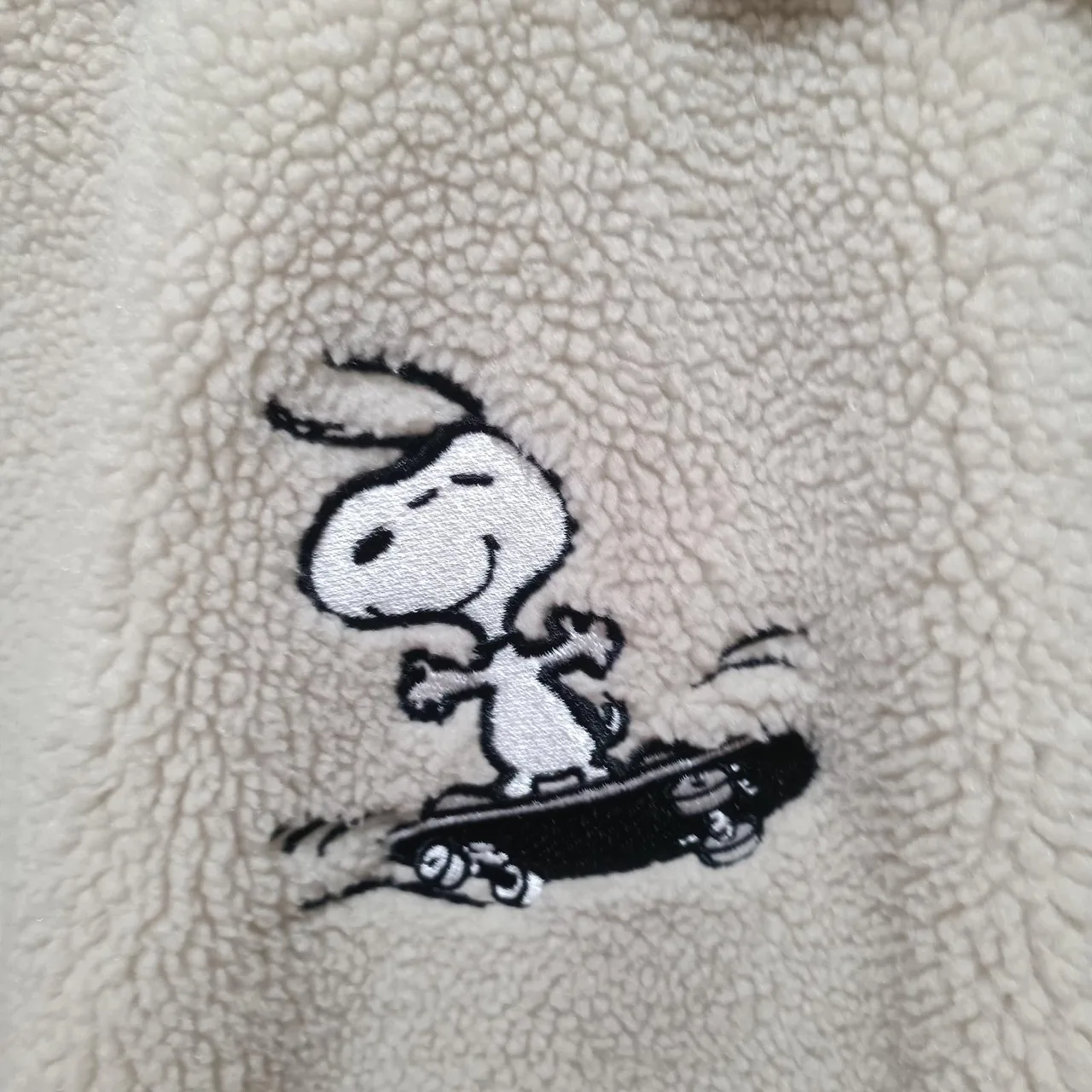 H&M Peanuts Snoopy Sherpa Teddy Fleece Sweatshirt Hoodie Mens M Embroidered – photo 2