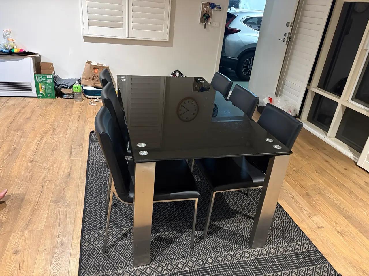 Modern black glass dining table - 6 dining chairs included – photo 3