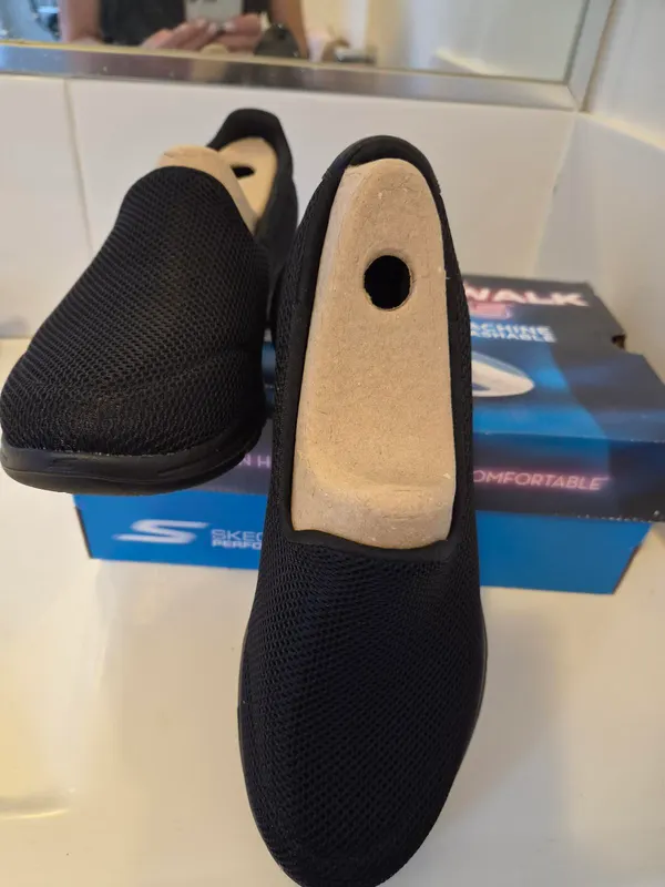 Sketchers slip-on