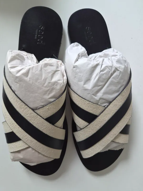 Crossover slide sandals