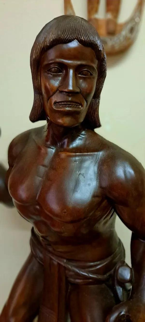 Statue. Phillipines hunter