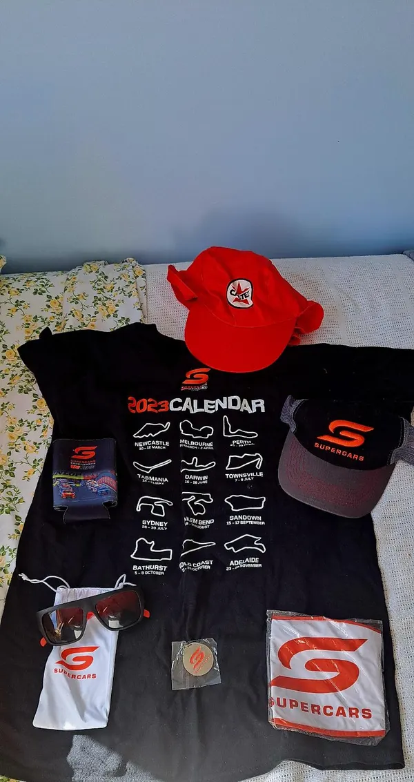 V8 Merchandise set.