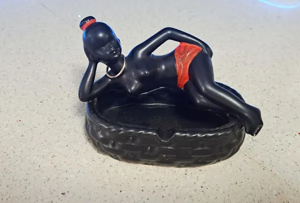 Lady Ashtray