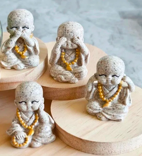4 small Buddha's