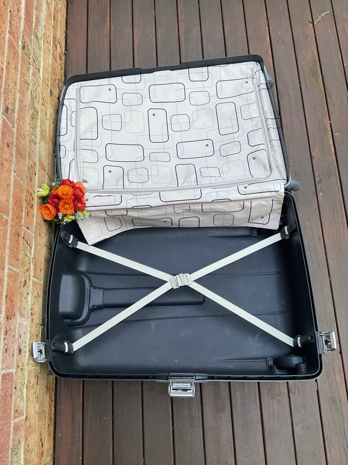 SAMSONITE 83cm X LARGE HARD SUITCASE/4 SWIVEL WHEELS/WATERPROOF/TSA LOCK — photo 4